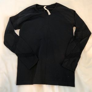 Fabletics workout top with mesh sleeves!